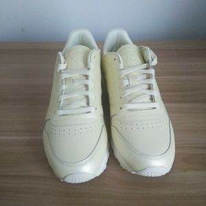 Women Classic Reebok Classics